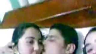 Lezzies nonna e nipote hard scopata hard anale con Strap-On e appassionato di andare Knuckle profondo