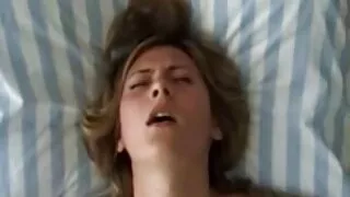 Nero frocio divertirsi con un nonne inculate bianco trans