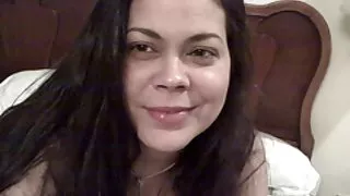 Il proprietario del negozio con la biancheria intima scopa la nonne pornostar milf che gli ha tolto le mutandine