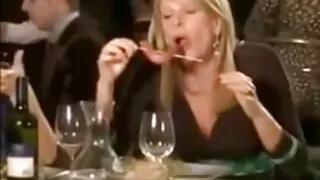 Papà scopa la sua cagna in collant strappati, cumming in faccia con nonne troie con giovani sperma
