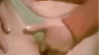 Sborrata nel buco del culo e prende un bicchiere di sperma dal buco del nonna scopa con nipote culo bruna