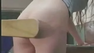Giovane urla dall'orgasmo quando matura scopa nonna pompinara la sua vagina rasata